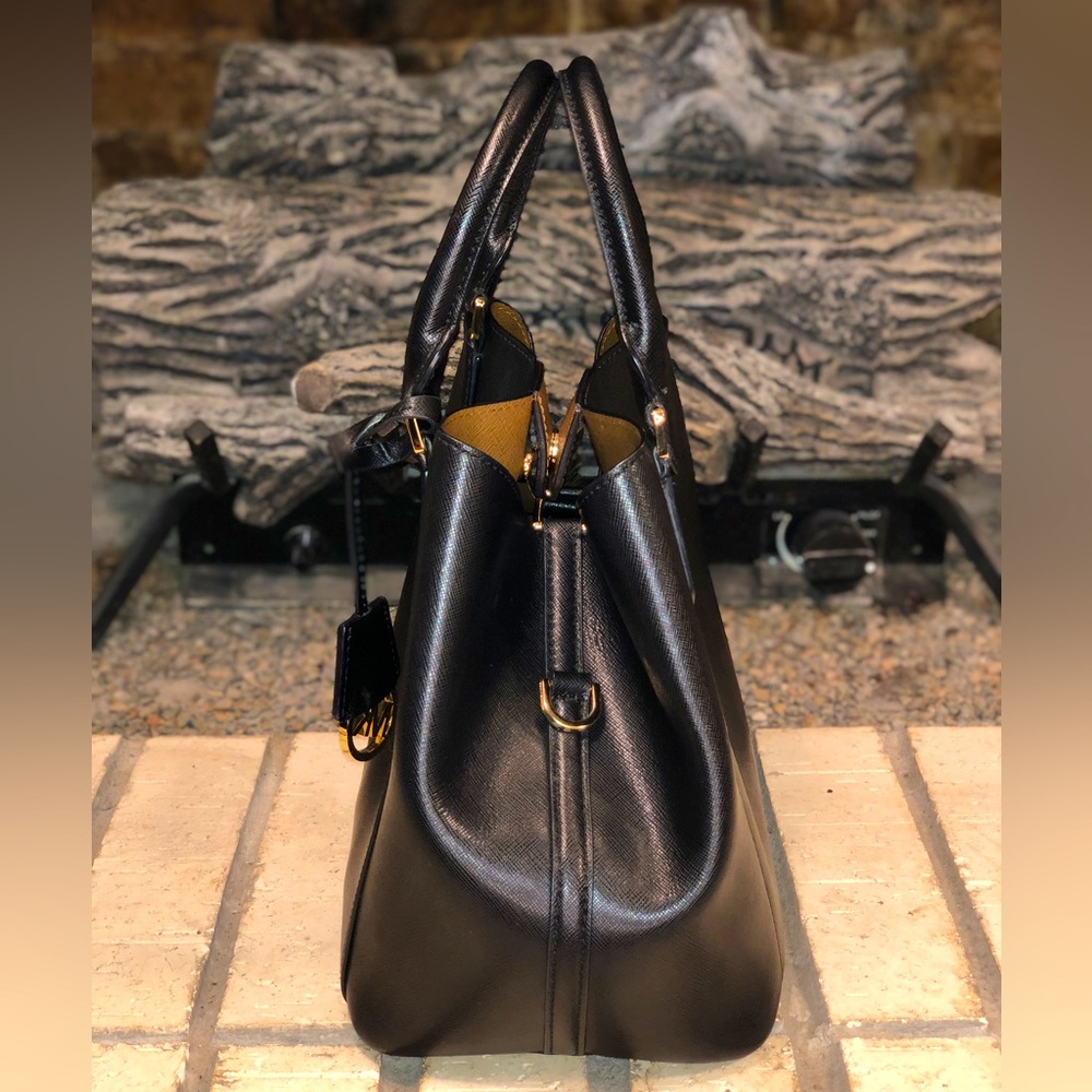 💥Moving to @the_bag_guy💥Michael Kors - Greenwich Large Saffiano Leather Tote - Picture 10 of 15